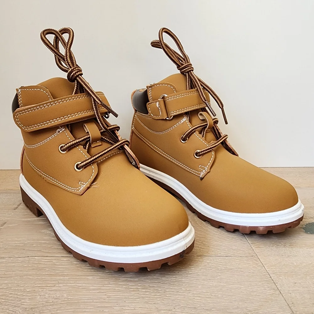 NWOT ZARA KIDS UNISEX KHAKI WINTER BOOTS SIZE 13T